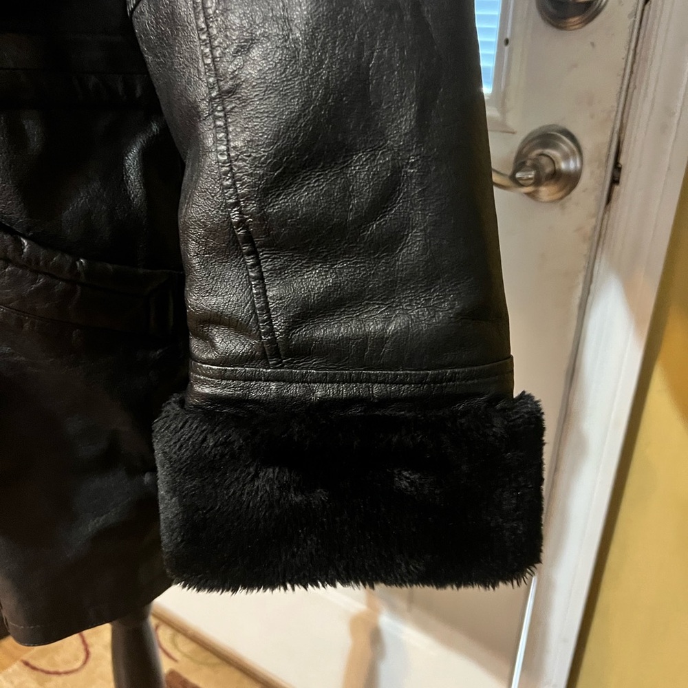 Elegant Black Leather Faux Fur Trimmed Women's Coat - Picture 4 of 10
